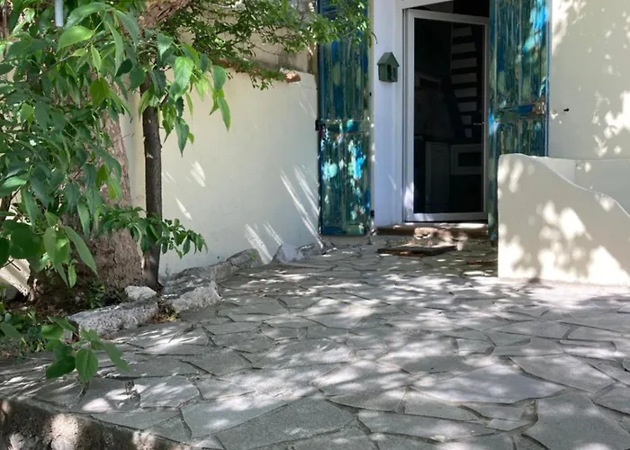 Maisonnette Avec Terrasse Et Patio A Cassis