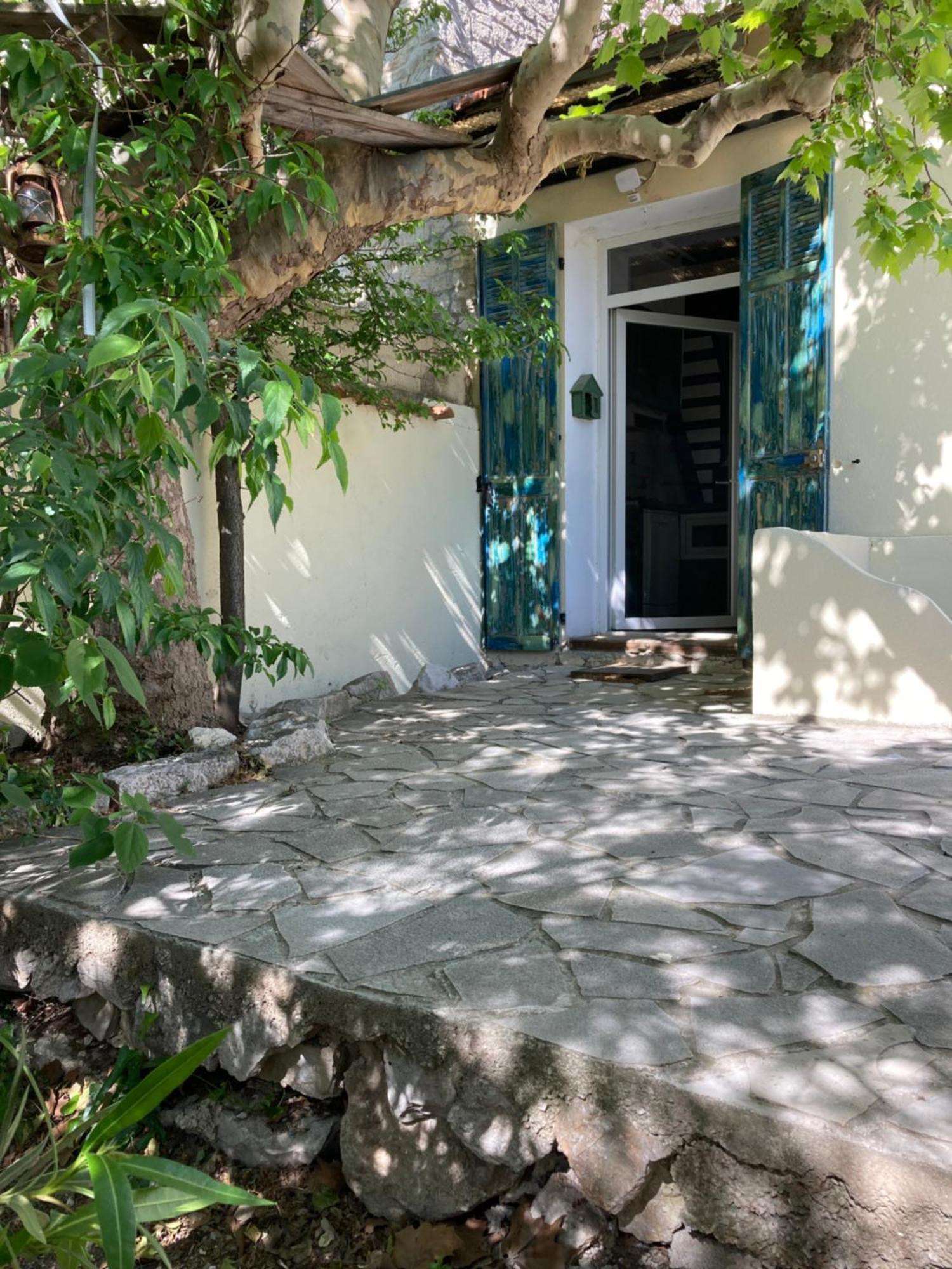 Maisonnette Avec Terrasse Et Patio A