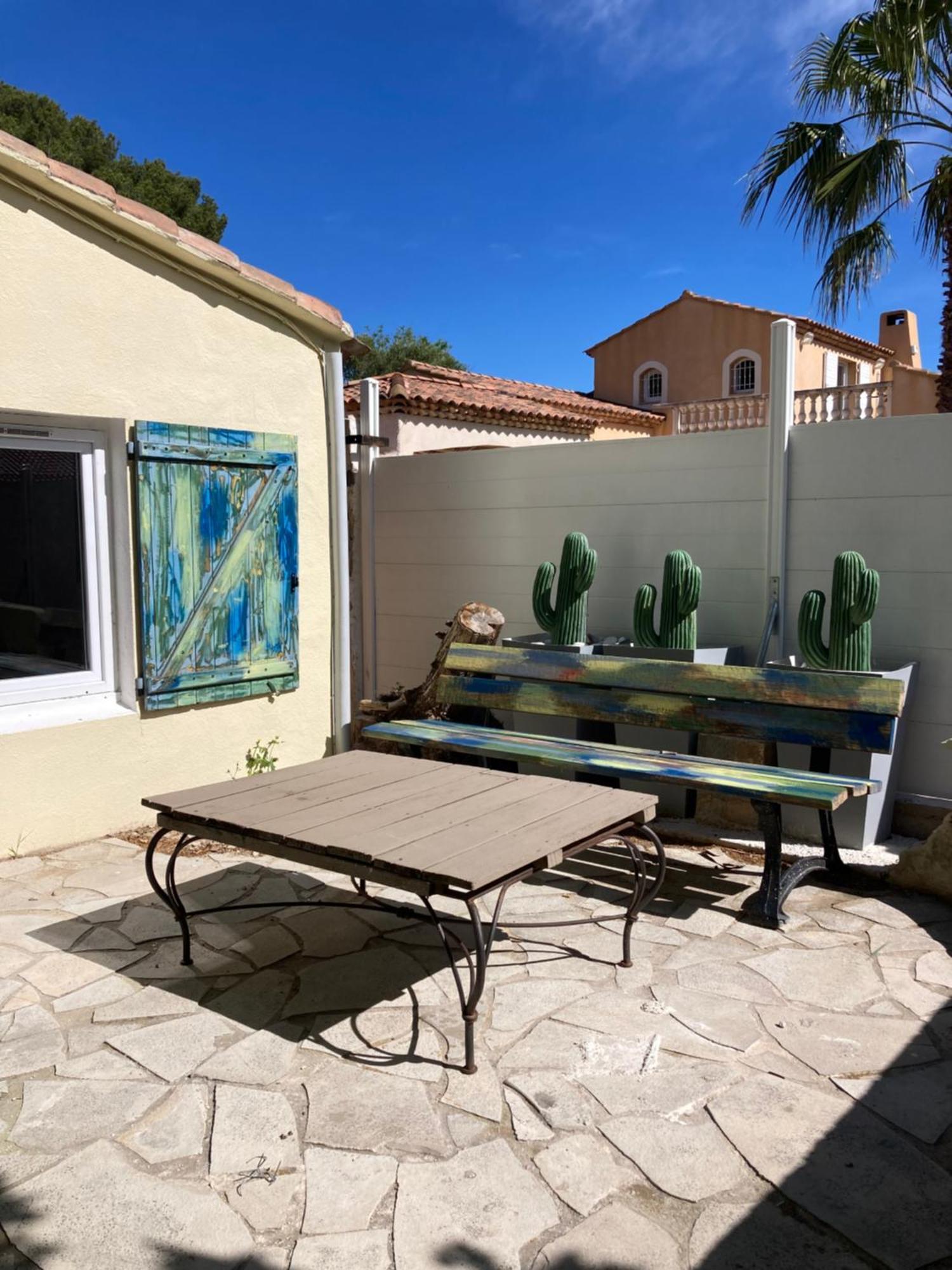 Holiday home Maisonnette Avec Terrasse Et Patio A *